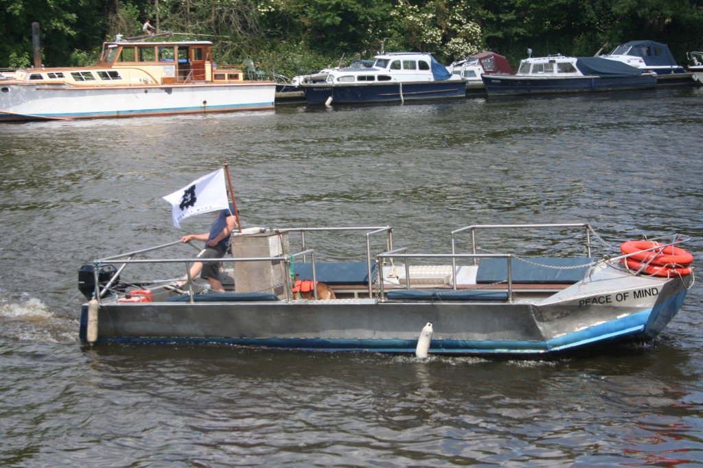 photo of foot ferry on the Thames