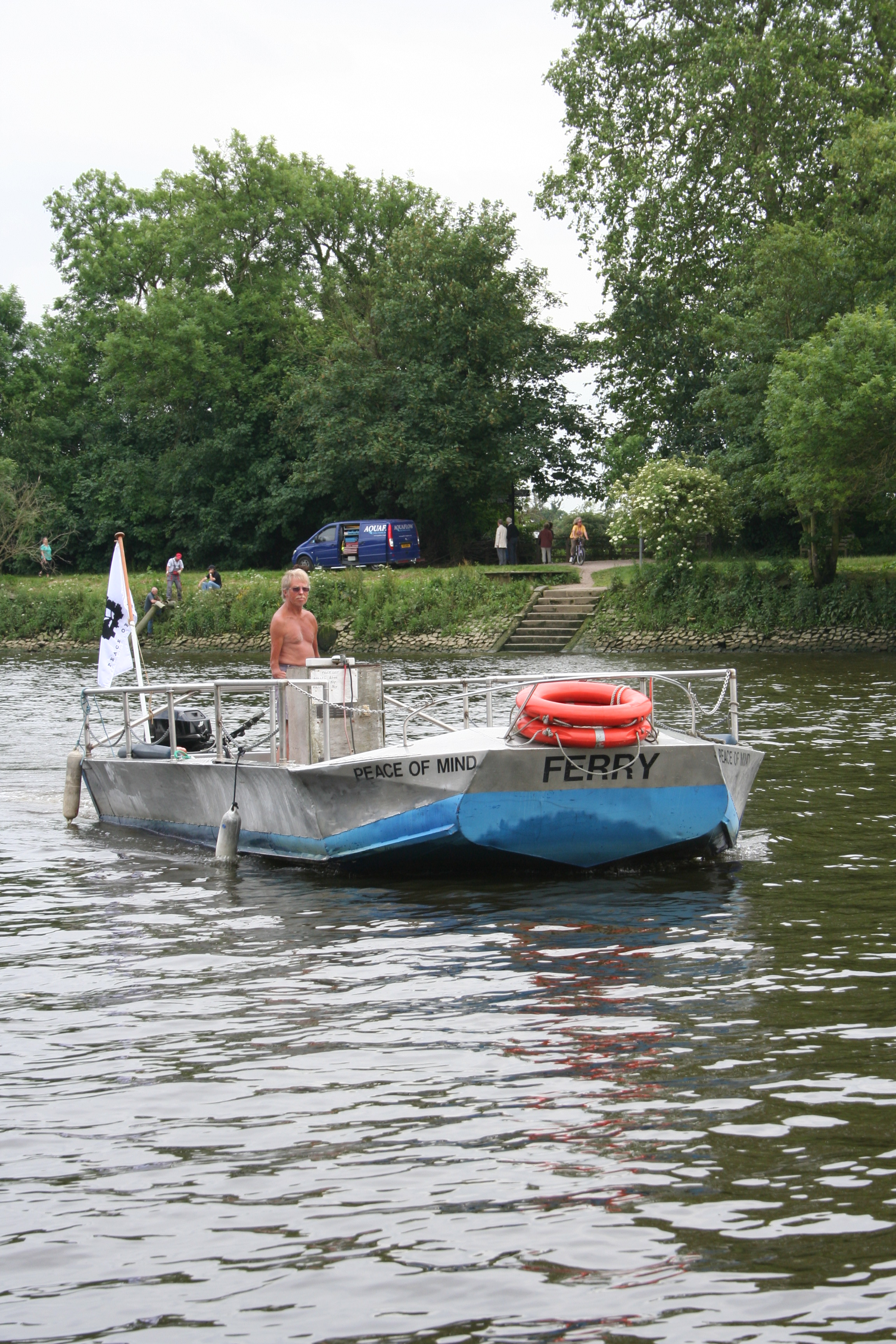 photo of foot ferry on the Thames